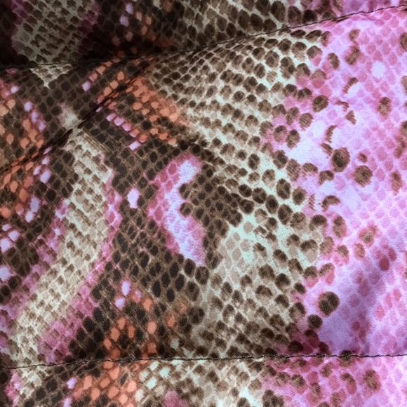 NWT New Look warm soft puffer jacket with hood full zipper snake print zipper M - Picture 14 of 14